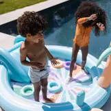 Swim essentials speelzwembad met glijbaan regenboog