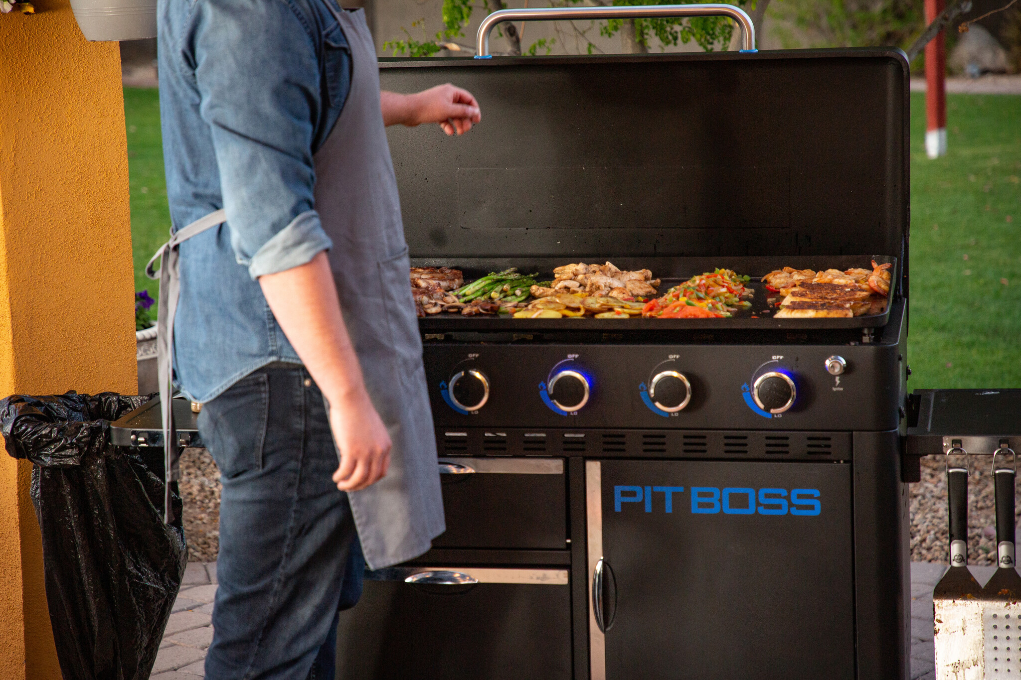 Pit Boss Ultimate Plancha  5 Burner - Met onderstel| Gas BBQ