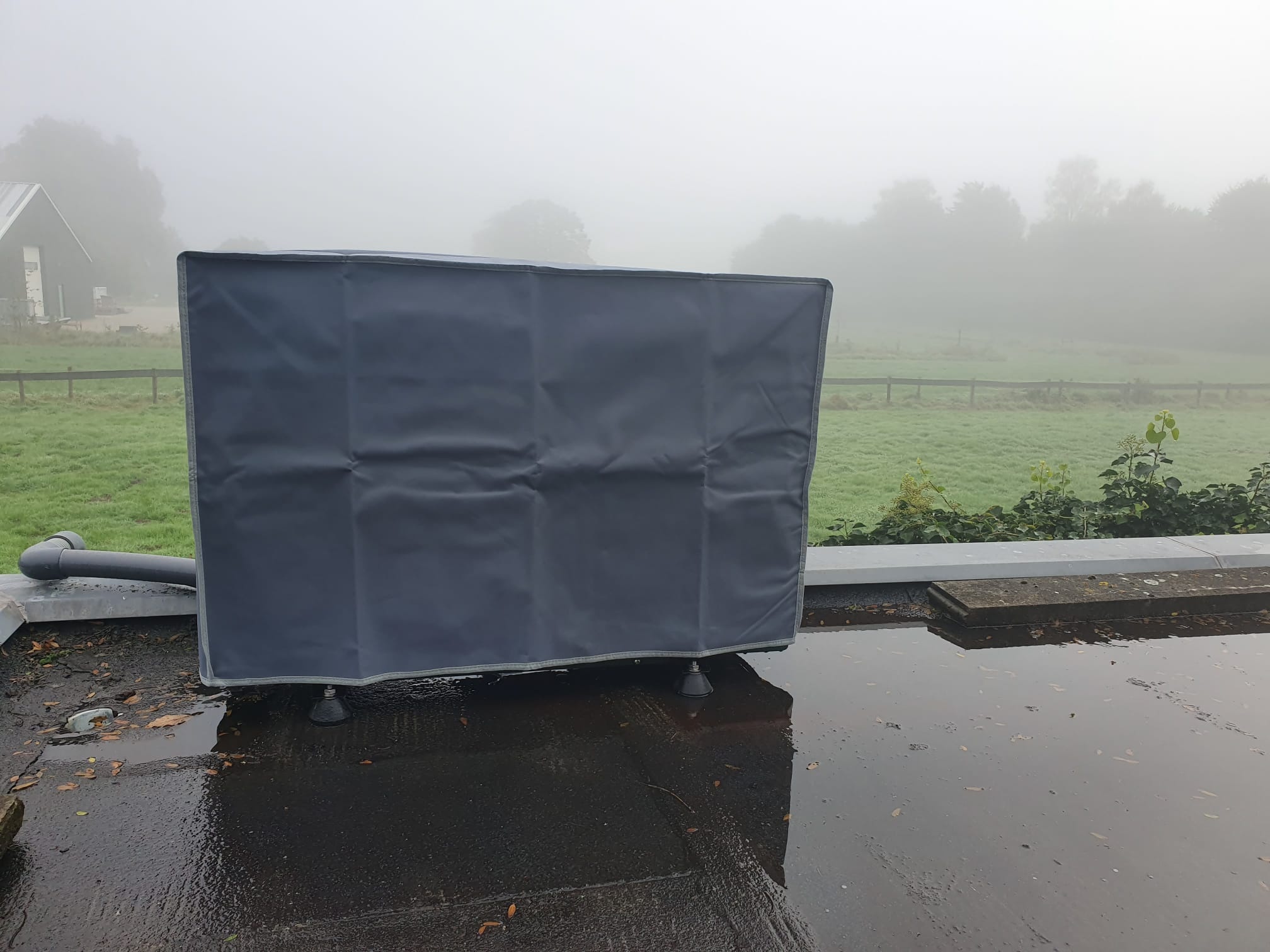 Winterhoes voor warmtepompen - Cover