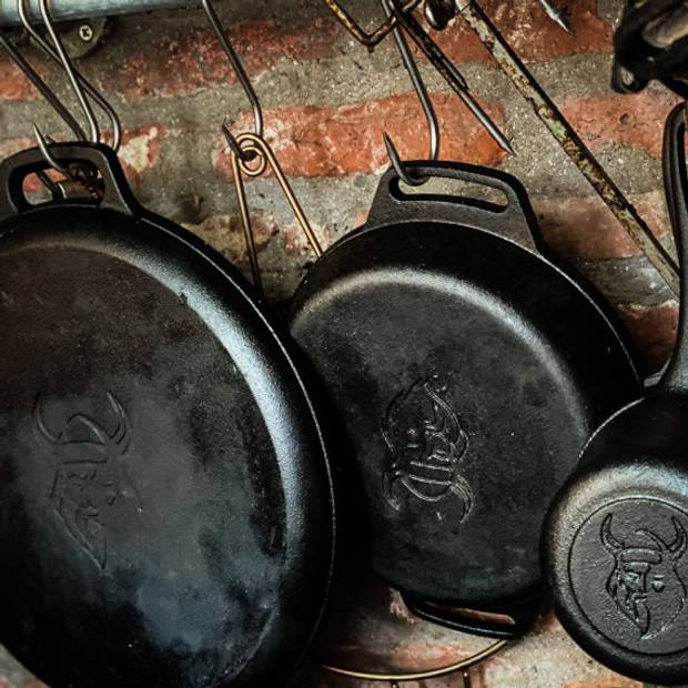 Valhal Outdoor Skillet Gietijzer Met Handgrepen 30 cm