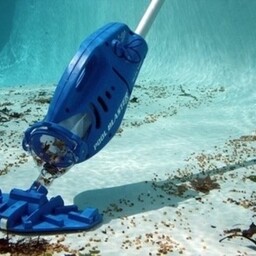 je zwemvijver stofzuigen