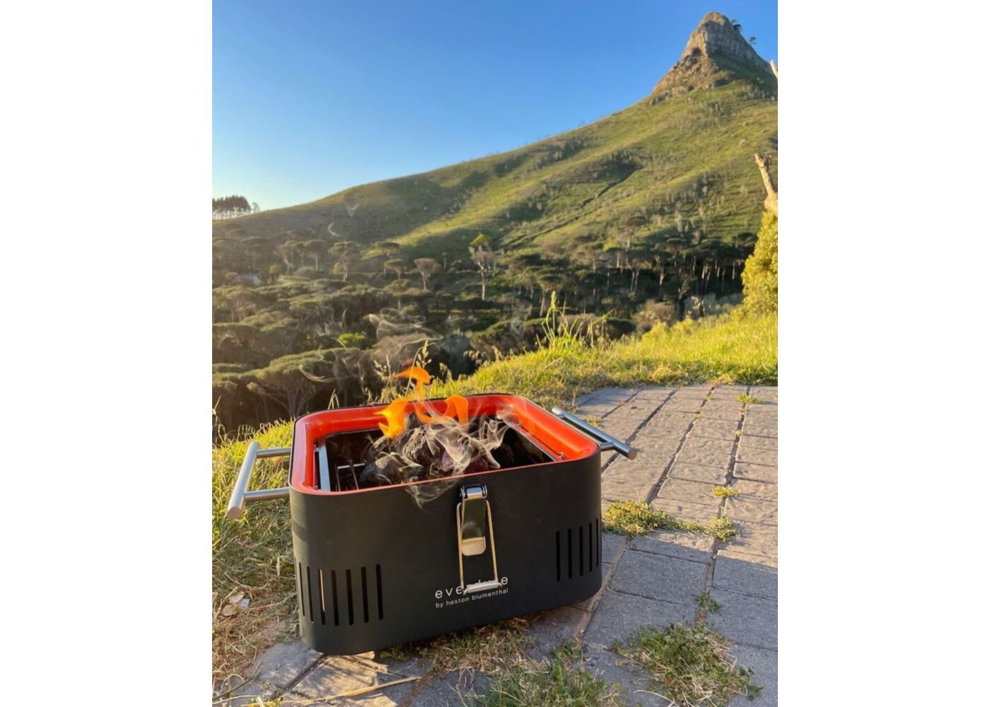Everdure Cube Tafel Houtskool Barbecue