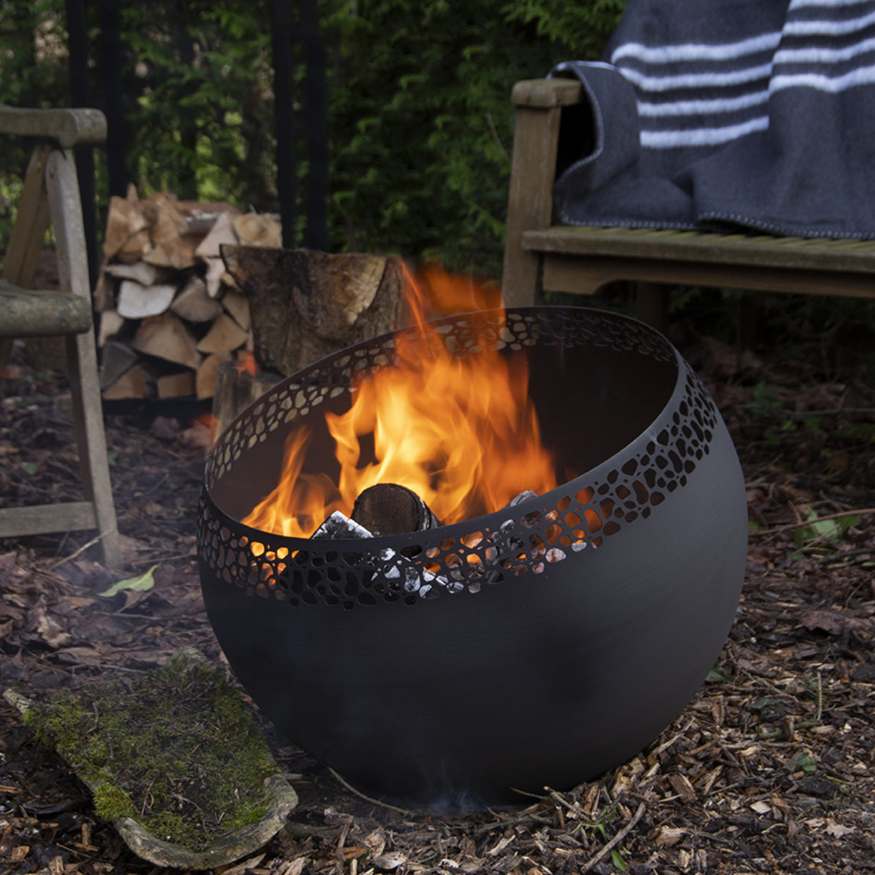 Fancy Flames Zwarte Vuurbal met  Stippen