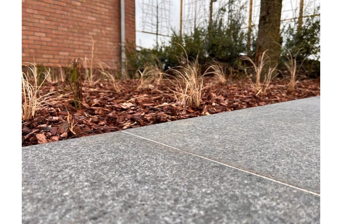 Randsteen rechte neus - Basalt Gevlamd