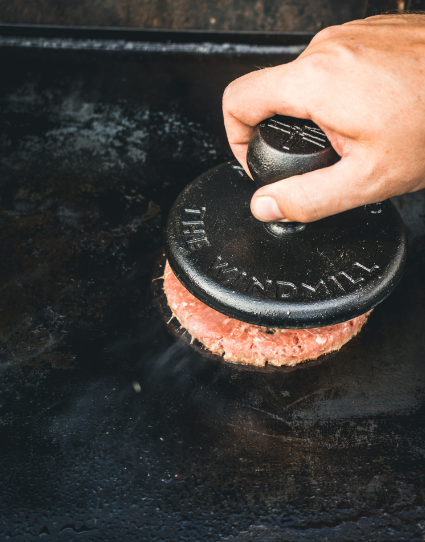 The Windmill gietijzeren smash burger tool