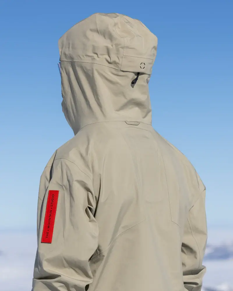 The Mountain Studio Z-2 EPE Gore-Tex Epe 3L Shell Jacket The Mountain Studio Z-2 EPE Gore-Tex Epe 3L Shell Jacket