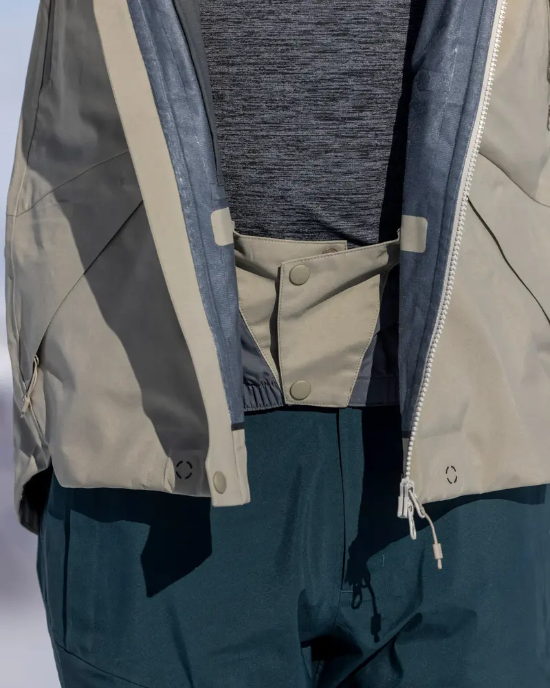 The Mountain Studio Z-2 EPE Gore-Tex Epe 3L Shell Jacket The Mountain Studio Z-2 EPE Gore-Tex Epe 3L Shell Jacket