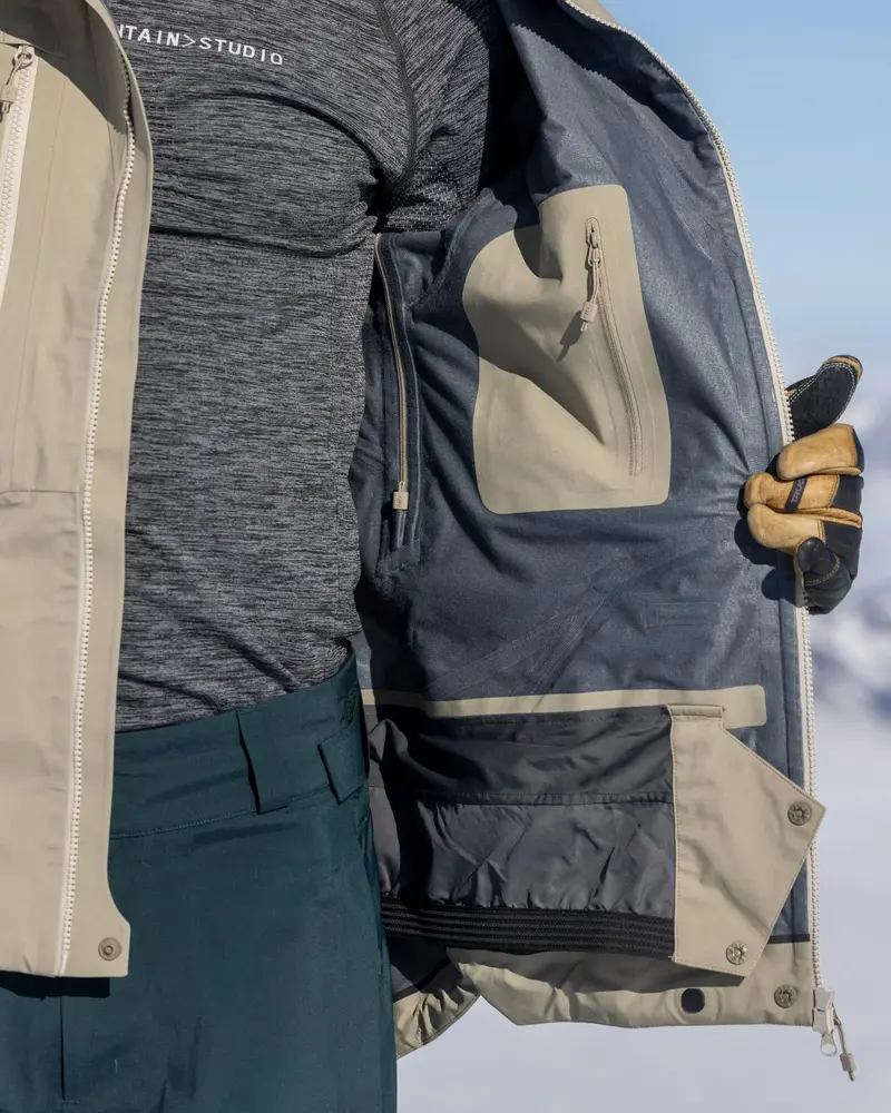 The Mountain Studio Z-2 EPE Gore-Tex Epe 3L Shell Jacket The Mountain Studio Z-2 EPE Gore-Tex Epe 3L Shell Jacket