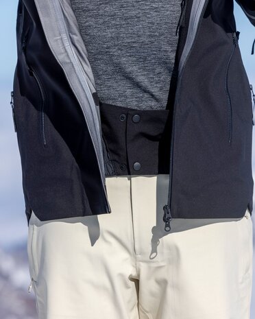 The Mountain Studio Z-4 3L Rugged Ripstop Shell Jacket The Mountain Studio Z-4 3L Rugged Ripstop Shell Jacket
