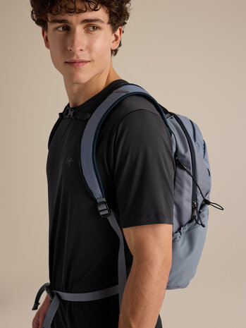 Arc'Teryx Mantis 16 Backpack - Stratus / Blk Sapphire Arc'Teryx Mantis 16 Backpack - Stratus / Blk Sapphire