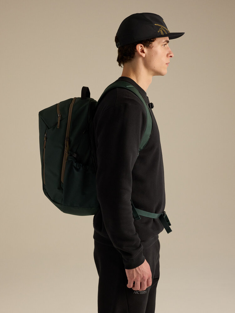 Arc'Teryx Mantis 16 Backpack - Dark Jade Arc'Teryx Mantis 16 Backpack - Dark Jade