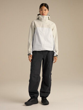 Arc'Teryx Beta Jacket - Sea Salt / Arctic Silk Arc'Teryx Beta Jacket - Sea Salt / Arctic Silk