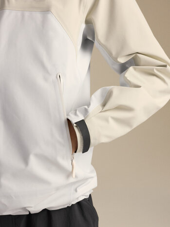 Arc'Teryx Beta Jacket - Sea Salt / Arctic Silk Arc'Teryx Beta Jacket - Sea Salt / Arctic Silk