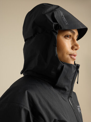 Arc'Teryx Altira Insulated Cropped Jacket - Black Arc'Teryx Altira Insulated Cropped Jacket - Black