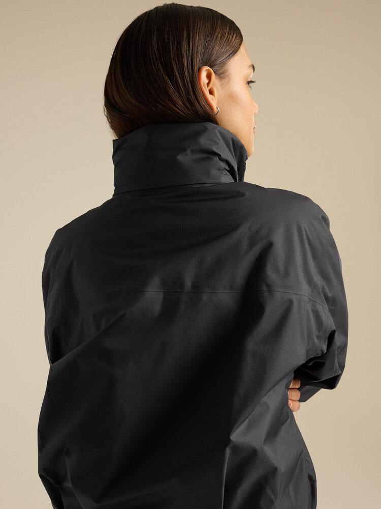 Arc'Teryx Altira Insulated Cropped Jacket - Black Arc'Teryx Altira Insulated Cropped Jacket - Black