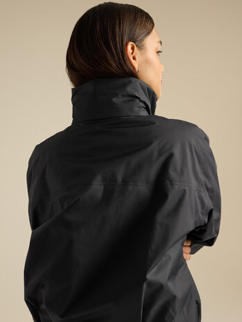 Arc'Teryx Altira Insulated Cropped Jacket - Black Arc'Teryx Altira Insulated Cropped Jacket - Black