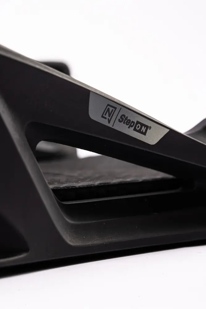 Nitro Step-On - Black