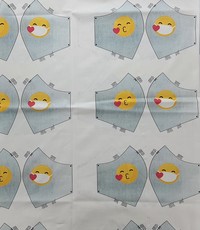 Merkloos Stof voor mondkapjes van 100% katoen | voorbedrukt paneel |12 mondkapjes om zelf te naaien - exclusieve designs - Emoji - Wit