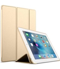 Merkloos iPad hoes 2017 / iPad hoes 2018 iPad hoes (9.7 inch) - Tri-Fold Book Case - goud - magnetisch - automatisch aan/uit - iPad cover 9.7 inch - ipad 2017 hoes - ipad 2018 hoes