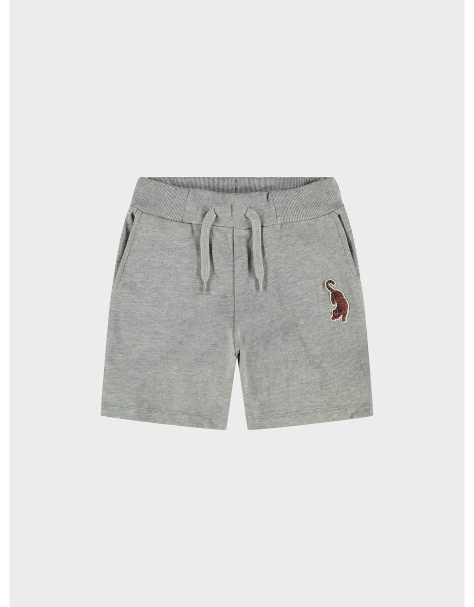 Grijze sweatstof short met borduursel van tijger Name It | hejsan.be -  Hejsan Hoppsan