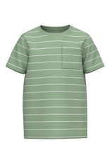 Name It Groen gestreepte t-shirt met borstzakje