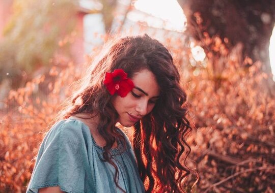 SIMPELE VEGAN BROCCOLISOEP MET KIEMEN EN HENNEP