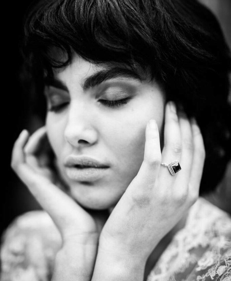 Ring Ewa met Rode Granaat - Agape Collection