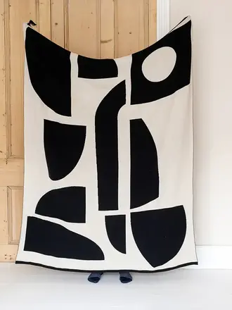 Sophie Home Bruten Throw: Mono