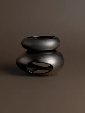 The Munio Black ceramic wax melter