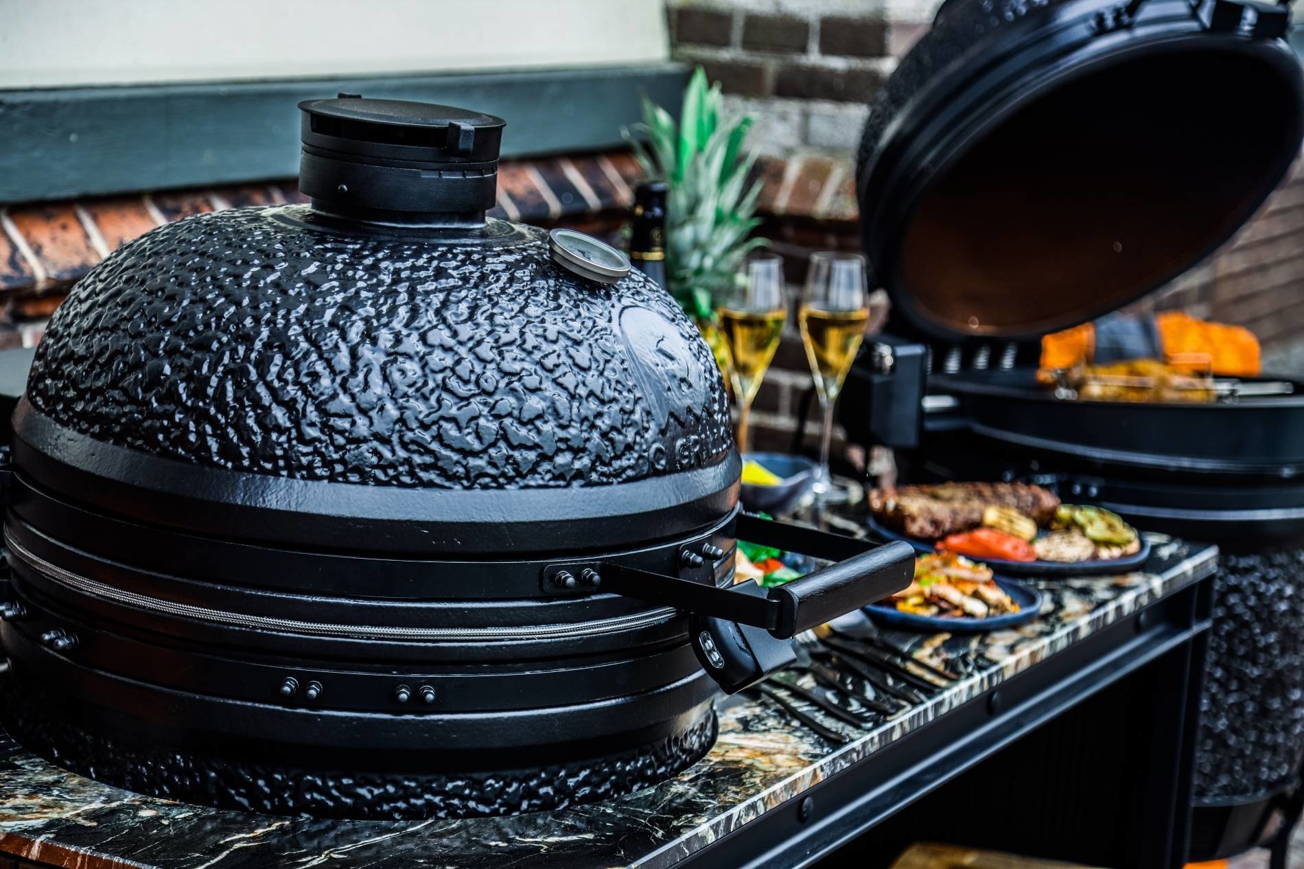 Symmetrie ambulance Leraren dag De nieuwe kamado; de iQ Grill 21" bij Rookoven.com - Rookoven of barbecue  kopen? Bestel hier online je rookovens, barbecues en accessoires!