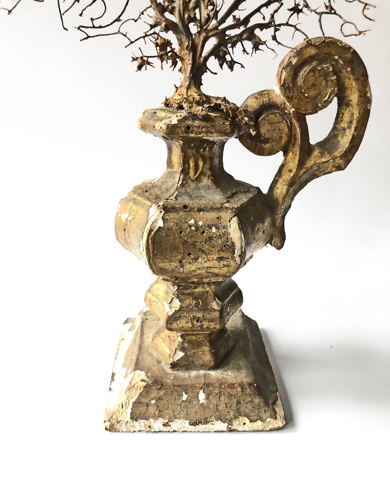 Atelier AJvB Zeewaaier gemonteerd op 18e eeuws verguld ornament