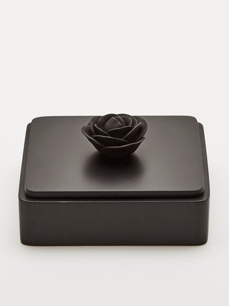 Anoq Black square box with black porcelain rose Anoq Black square box with black porcelain rose