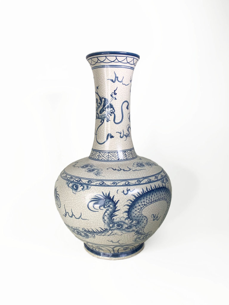 Vintage  Vintage en handbeschilderde vaas met blauw-wit decor