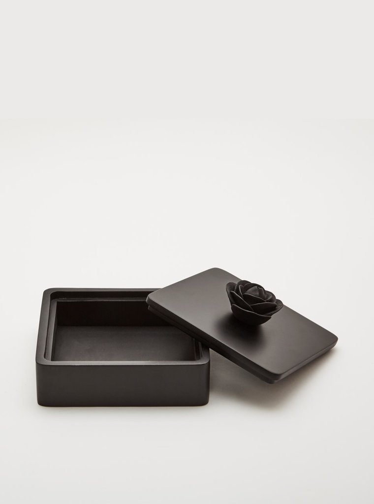 Anoq Rechthoekig doos met zwarte roos (20 cm)