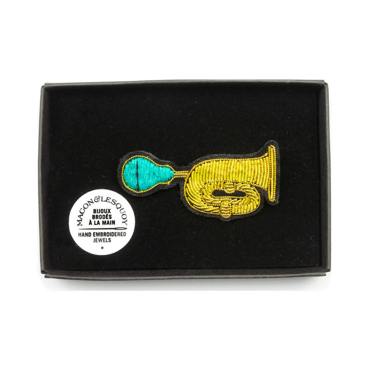 Macon & Lesquoy Bellow horn brooch