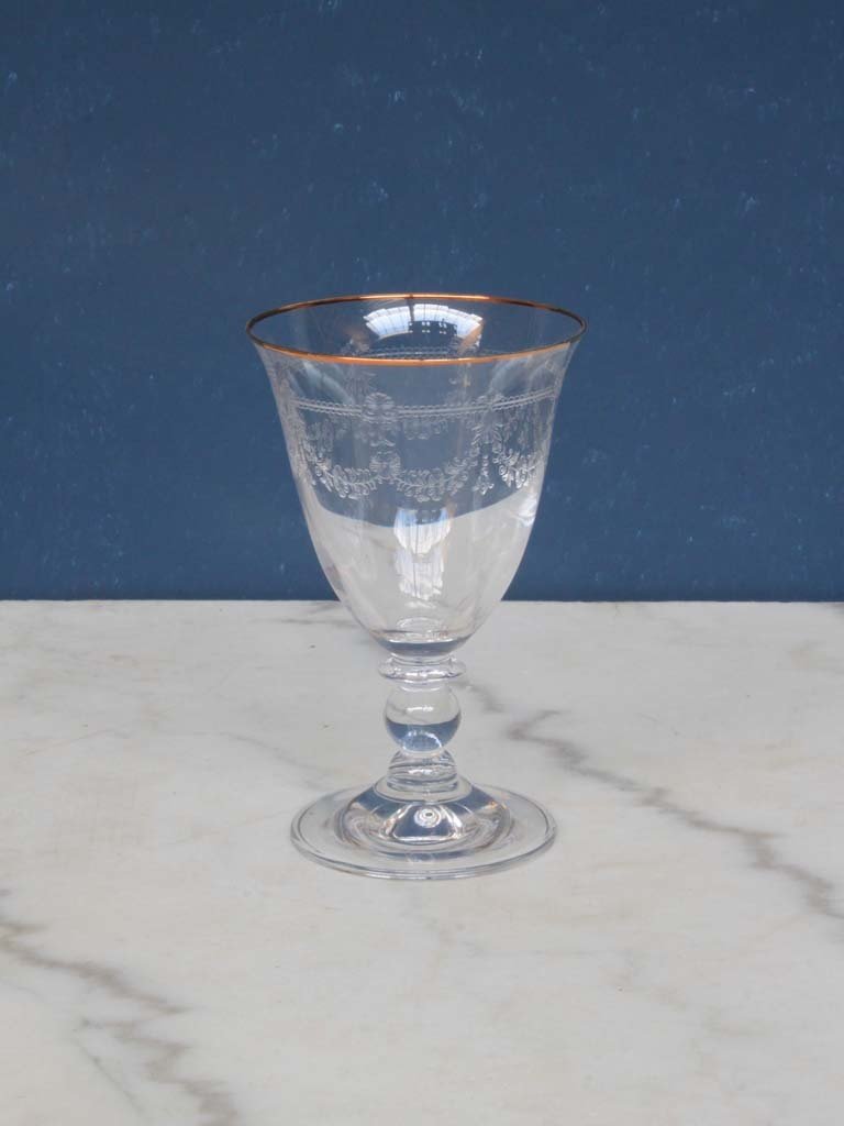Wijnglas met gouden rand