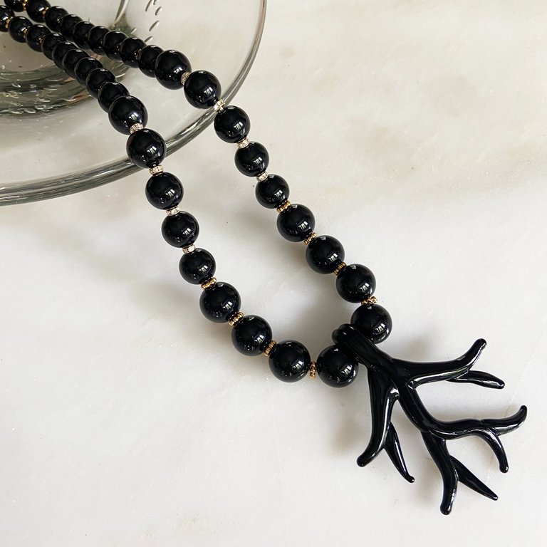 Katerina Psoma Zwarte onyx ketting met zwarte Murano glazen koraal hanger