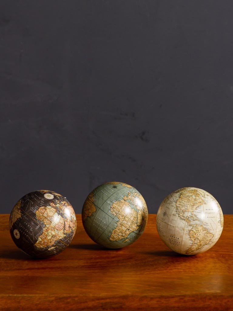 Decoratieve papieren globe - 3 kleuren