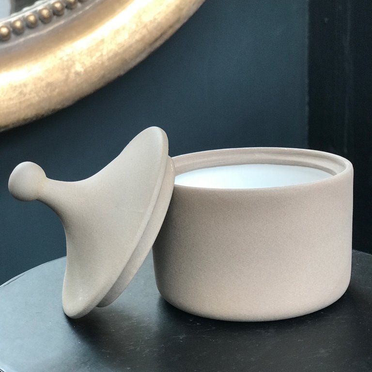 Anoq Clay cream pot with lid - medium