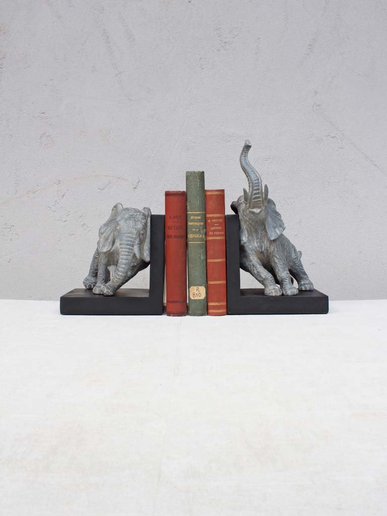 Playing elephant bookends