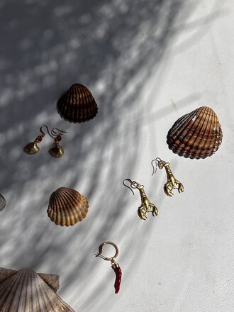 Petra Reijrink Pair of earrings - gold plated sea creatures - 4 variations