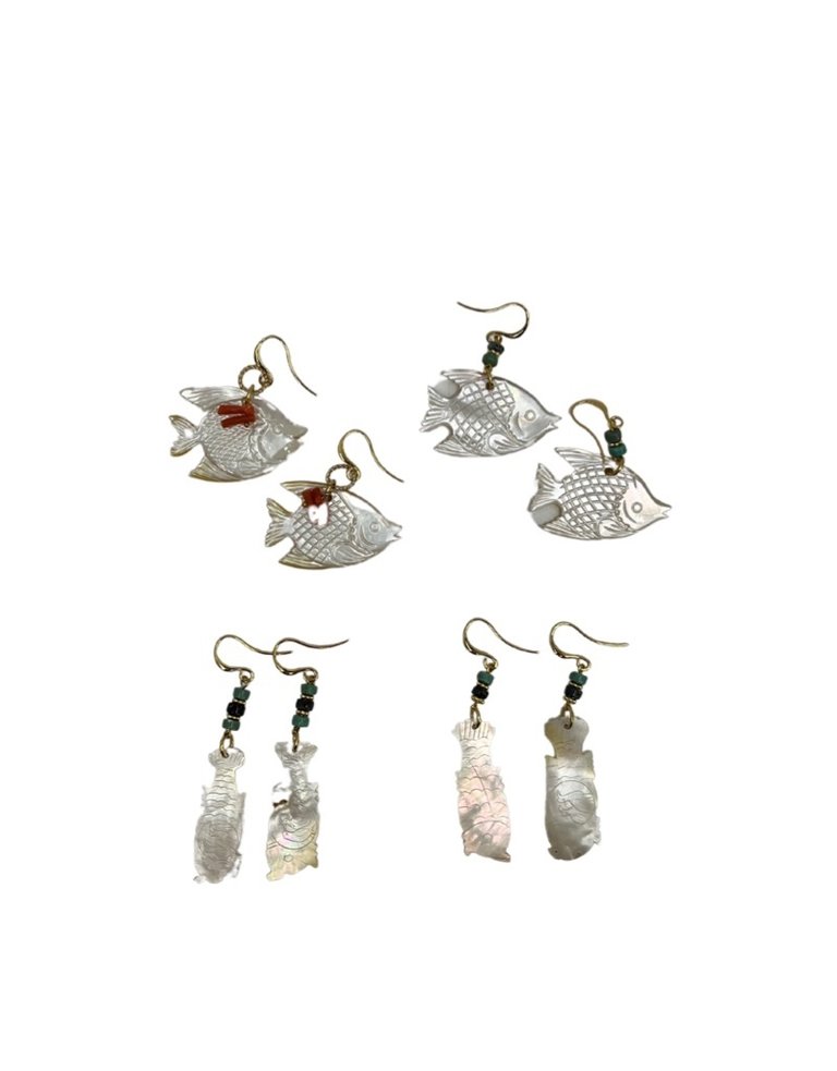 Petra Reijrink Pair of earrings - Mother of Pearl fishes - 4 variations