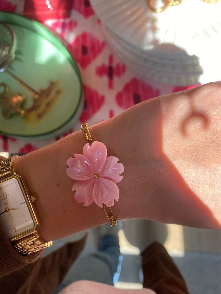 Petra Reijrink Bracelet - Gold plated chain with pink flower from shell