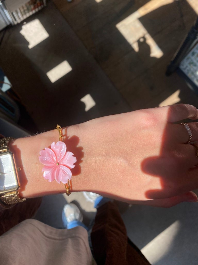 Petra Reijrink Bracelet - Gold plated chain with pink flower from shell