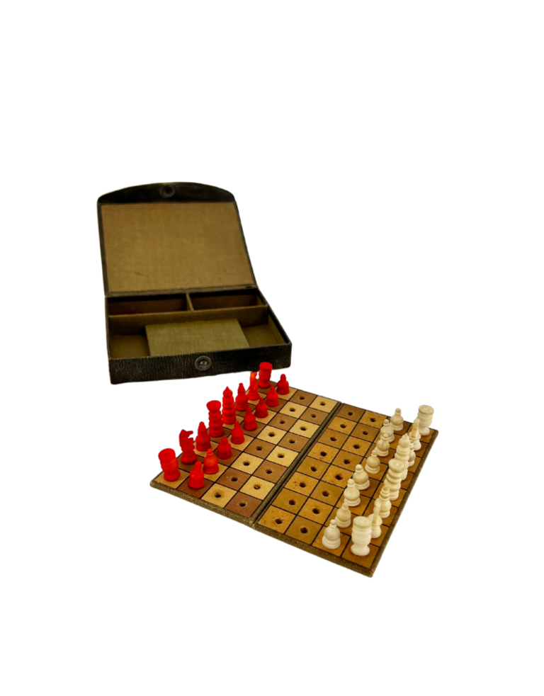 Vintage Vintage travel chess set