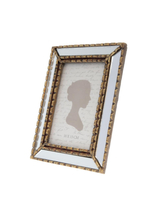 Photo frame notched edges Photo frame notched edges