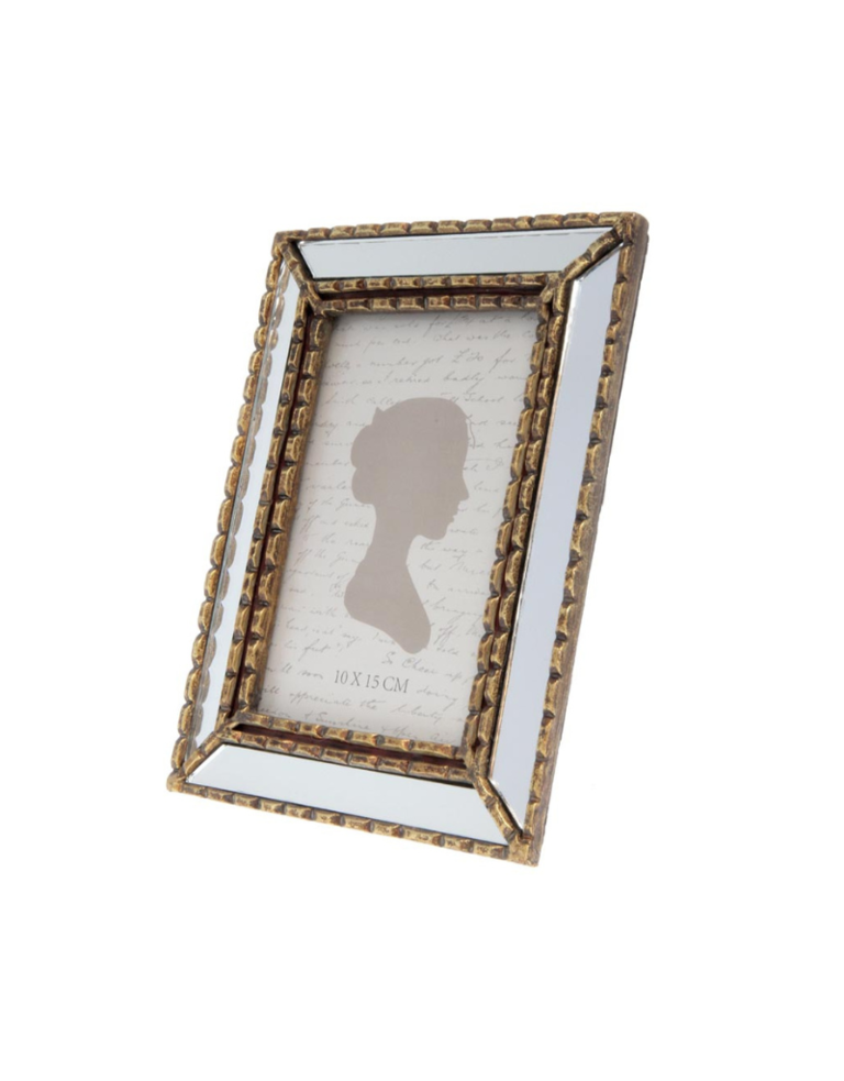 Photo frame notched edges