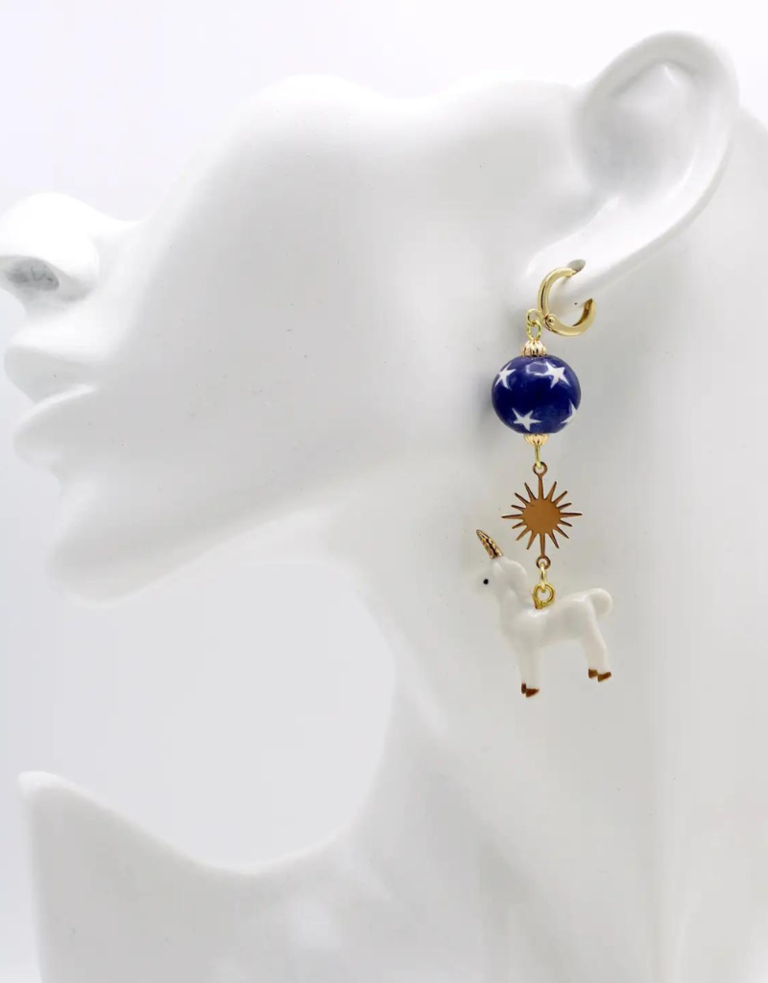 Midnight Foxes Studio Eenhoorn en sterren oorbellen