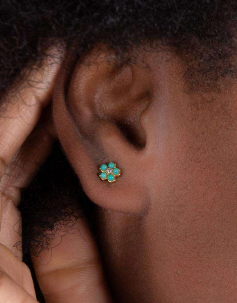 Noï/Natural Life Tiny studs - gilded flower earrings