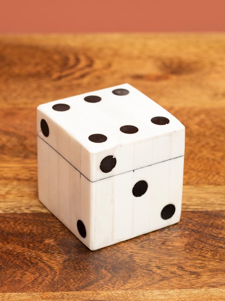 Wooden box for dice - including 5 dice - Size small